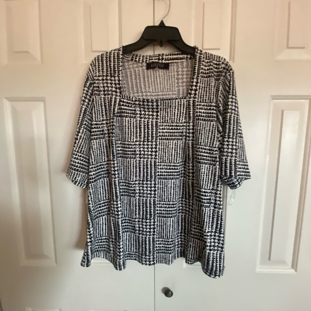 Kasper Black and White Patterned Blouse